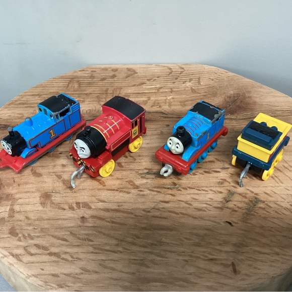 🔵 4 Set of Thomas The Tank Train Toys - Oldest is 1985 - Diecast & Plastic - Picture 2 of 12